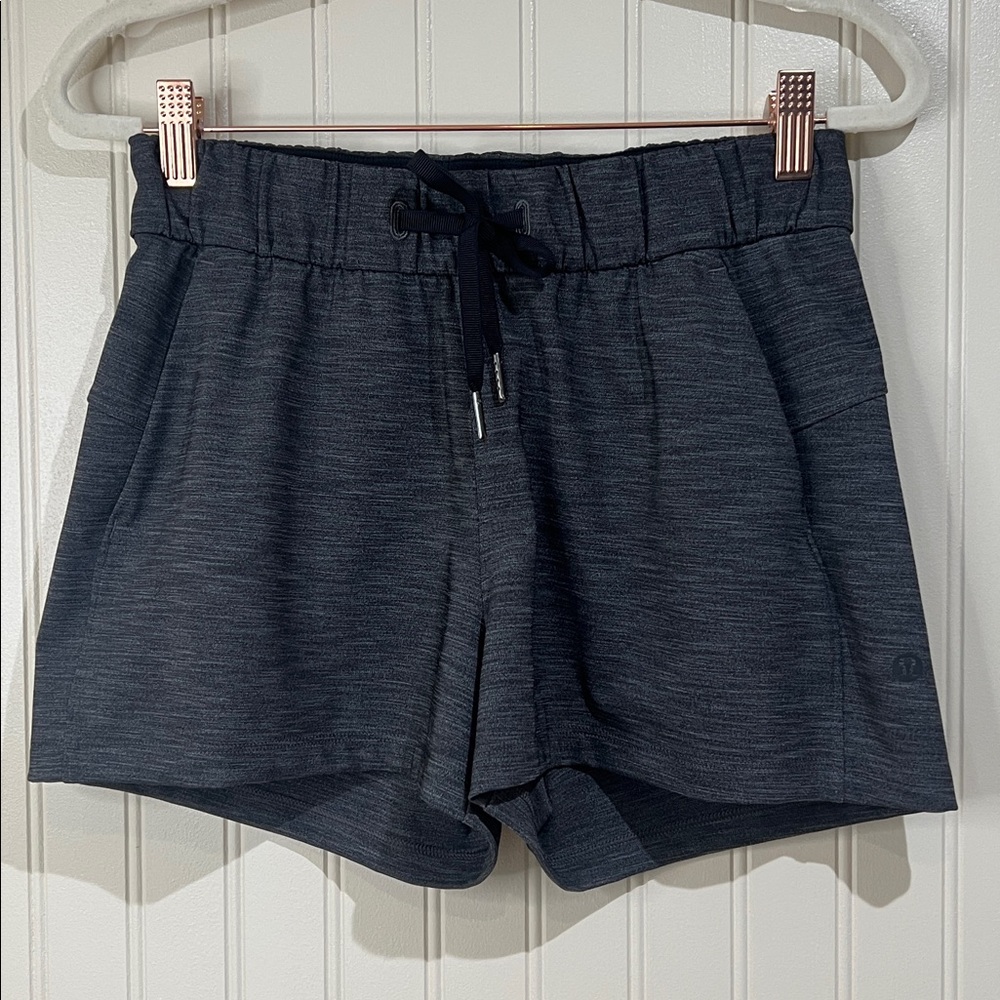 Lululemon On The Fly Short Heathered Black Size 4